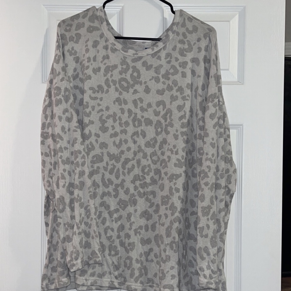 light gray cheetah print sweater size 3X